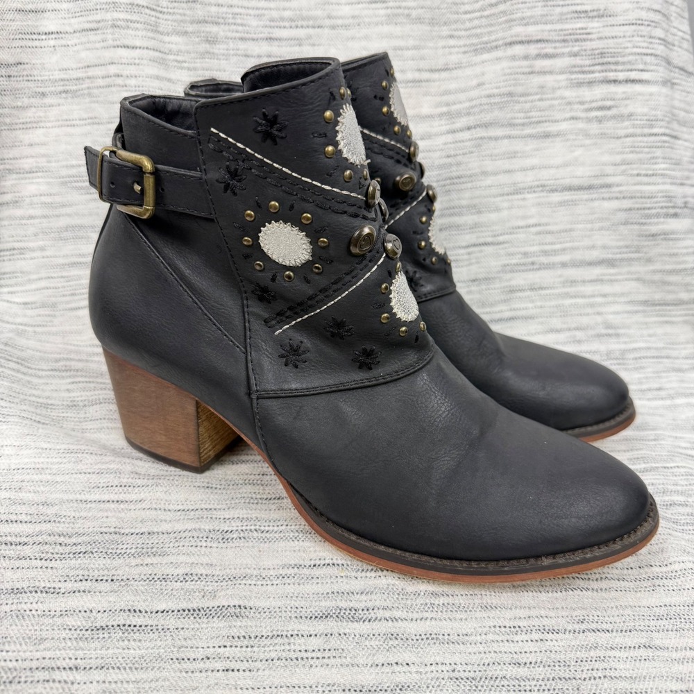 G. C. Shoes Austin Black Faux Leather Western Ankle Booties Sz 9 Cowgirl Studded